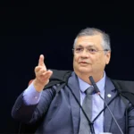 Ministro Flávio Dino destaca que fake news podem ser meio para executar crimes