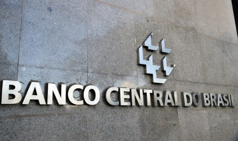 Mercado financeiro reduz previsão da inflação para 5,2%