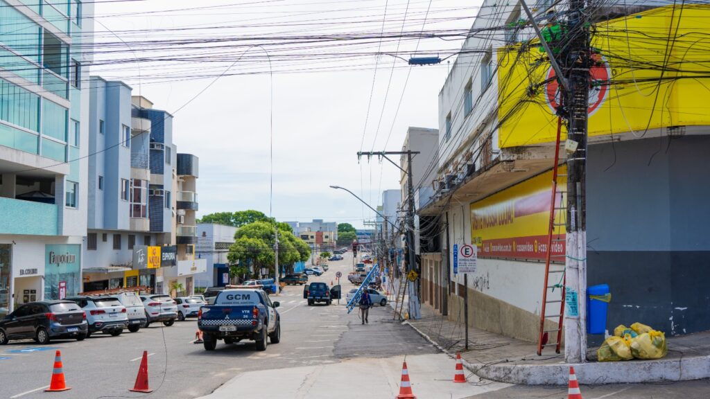 Retirada de fios em desuso tem nova ação no próximo domingo (22) no Centro de Linhares