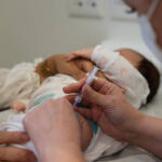 Imunizante contra bronquiolite e pneumonia para bebês prematuros está disponível nas unidades de saúde de Linhares