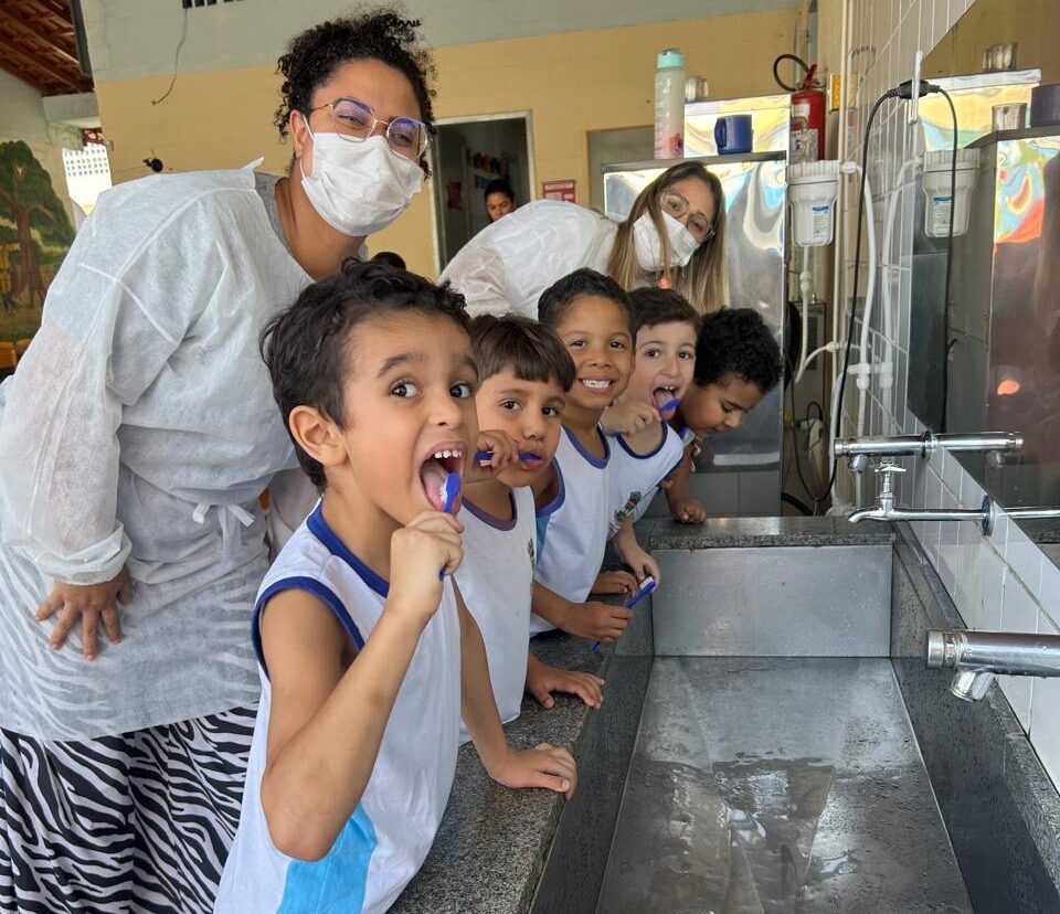 Leia mais sobre o artigo Linhares realiza Dia B da Saúde Bucal em 23 escolas da rede municipal na próxima sexta-feira, dia 20