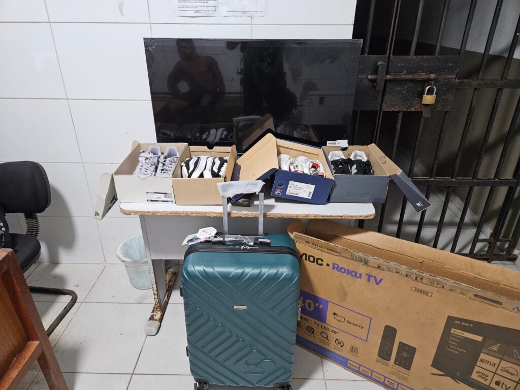 Leia mais sobre o artigo Suspeito é detido com televisão e diversos objetos durante abordagem no Centro de Linhares