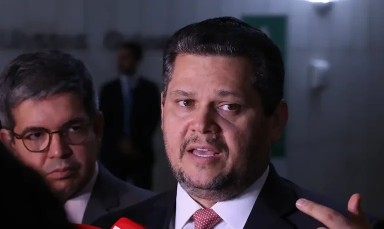 SENADO mantém PEC 6×1 travada