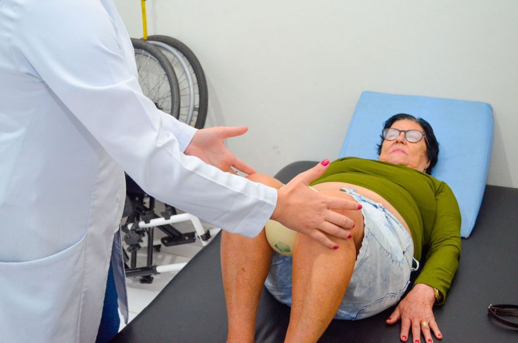 Leia mais sobre o artigo Centro de Fisioterapia da Prefeitura realiza o acompanhamento domiciliar de 94 pacientes