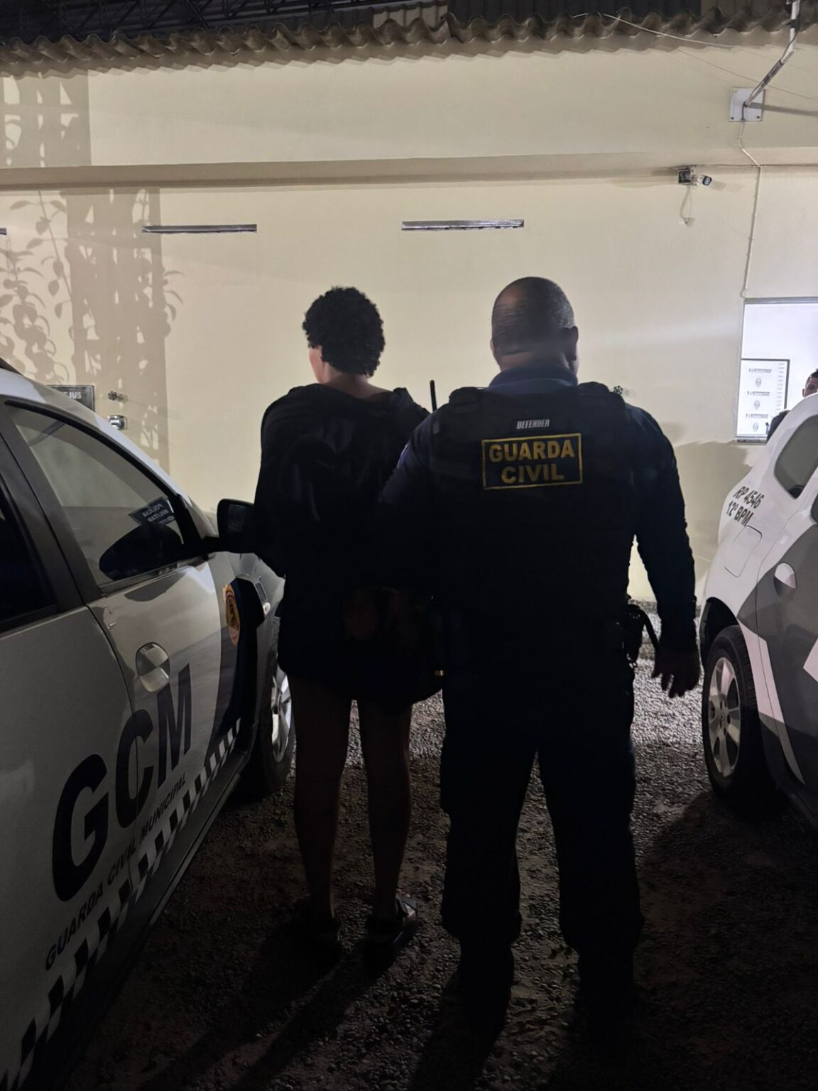 Leia mais sobre o artigo Mulher com mandado de prisão por tráfico é presa na Rodoviária de Linhares ao tentar fugir para a Bahia