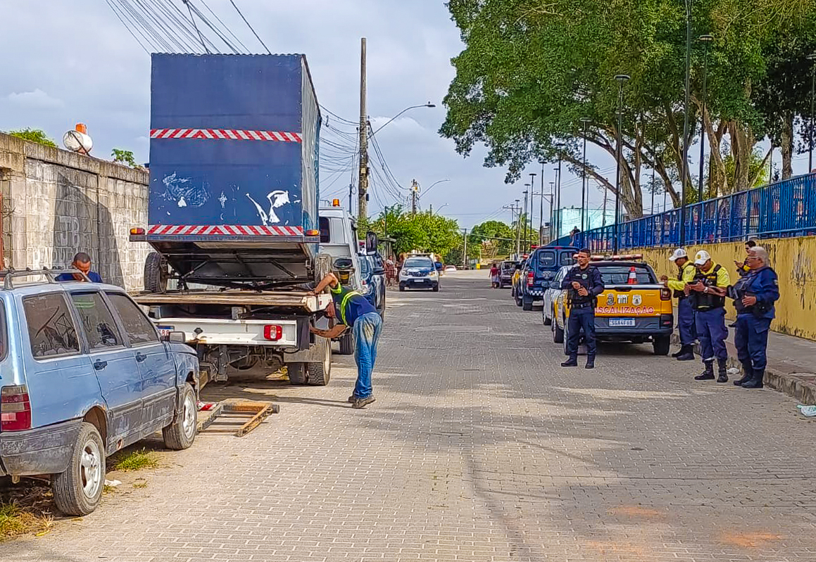 Leia mais sobre o artigo Operação retira 8 carros abandonados das ruas de Linhares