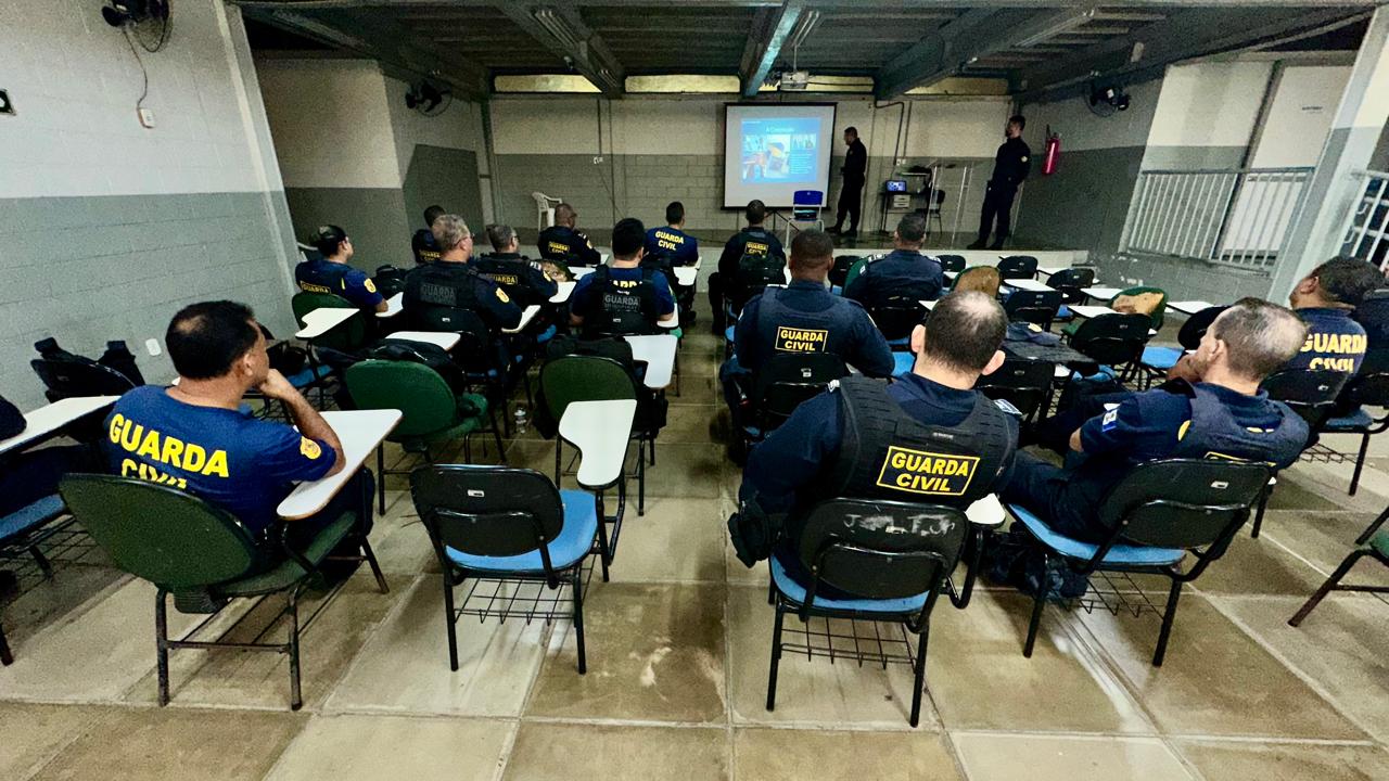 GCM de Linhares passa por treinamento para atuação em ocorrências dentro de escolas