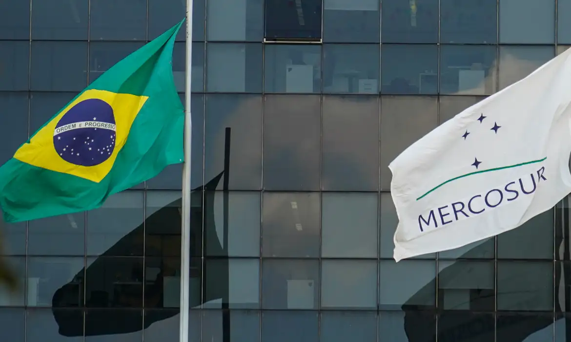 Leia mais sobre o artigo Saiba mais sobre acordo para facilitar comércio eletrônico no Mercosul