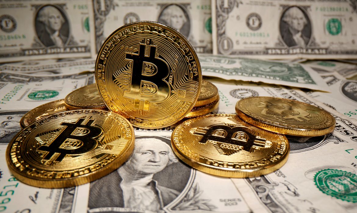 Leia mais sobre o artigo Site oferece criptomoedas por posts de apoio a Flávio Bolsonaro