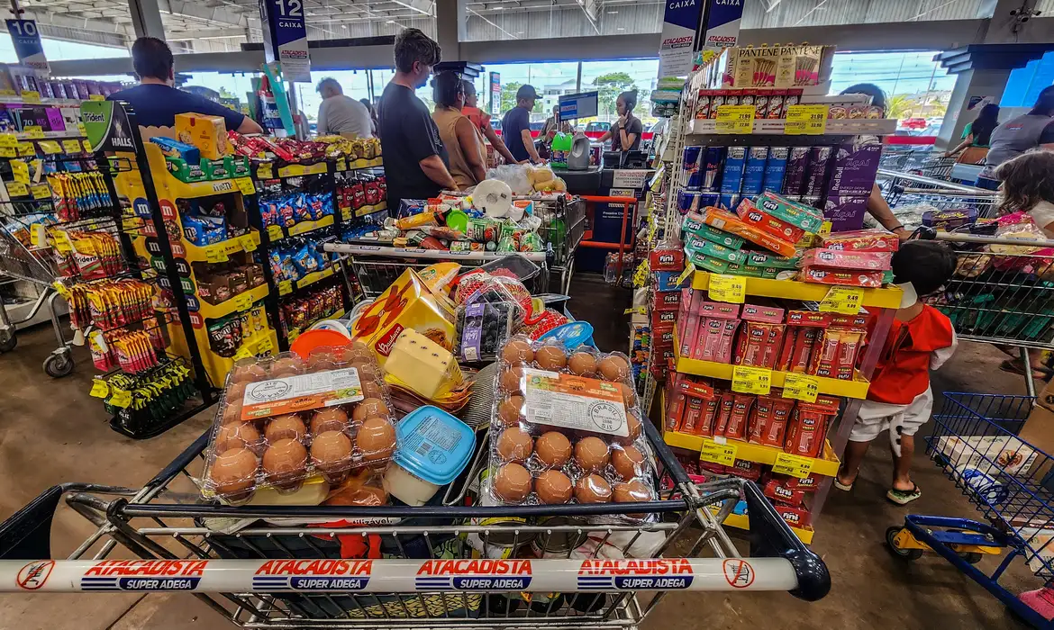 Leia mais sobre o artigo Consumo de alimentos cresce após proibição das Bets no país, diz ABRAS