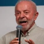 Lula aceita proposta de Flávio para quebra de sigilo bancário, e o candidato do PL se cala