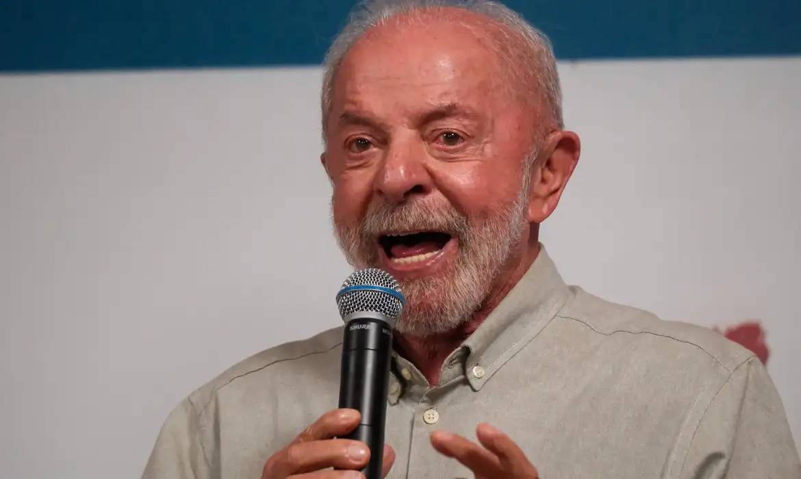 Leia mais sobre o artigo Lula aceita proposta de Flávio para quebra de sigilo bancário, e o candidato do PL se cala