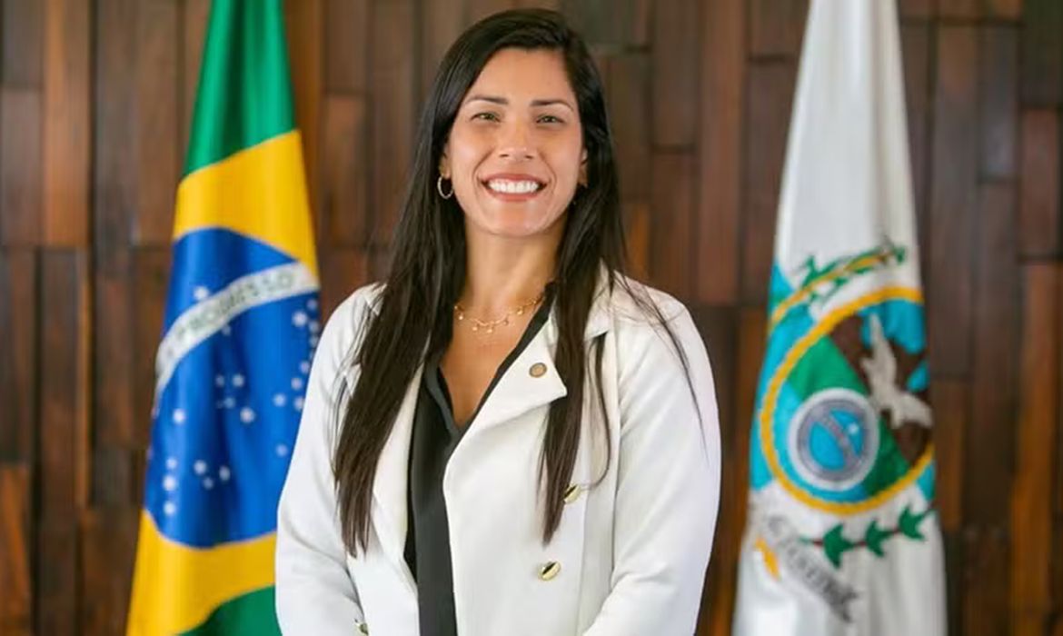 Leia mais sobre o artigo Justiça proíbe deputada de incentivar demissão de opositores