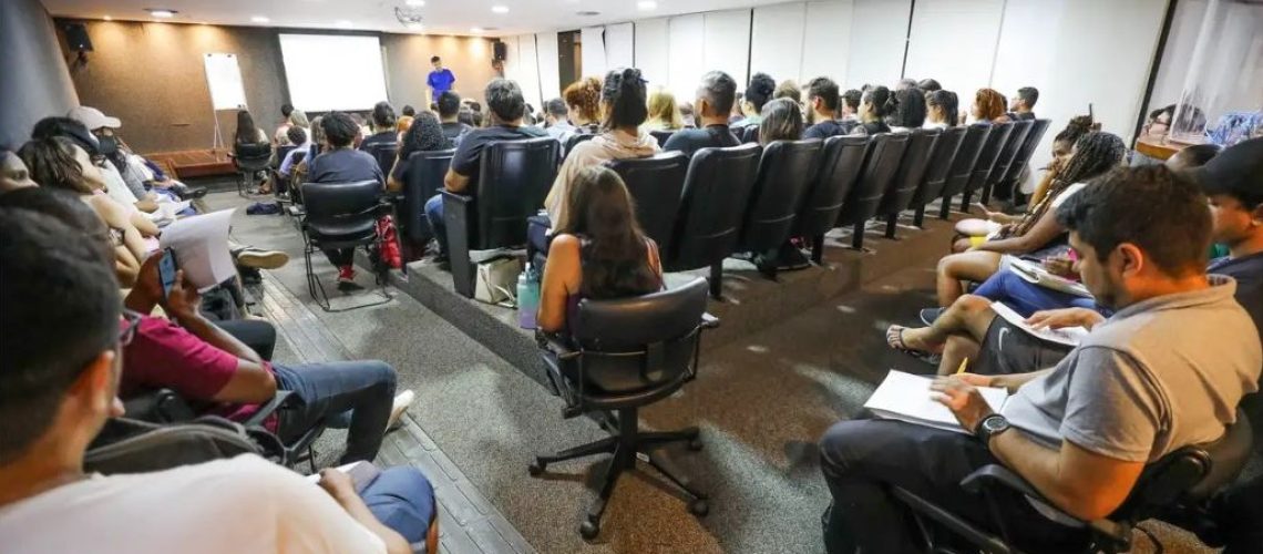 Os equipamentos culturais reabilitados no Centro Histórico de Vitória representam a oportunidade de transformar patrimônios arquitetônicos em vetores de dinamização cultural e econômica, incentivando o turismo, a educação patrimonial e a valorização da - 3